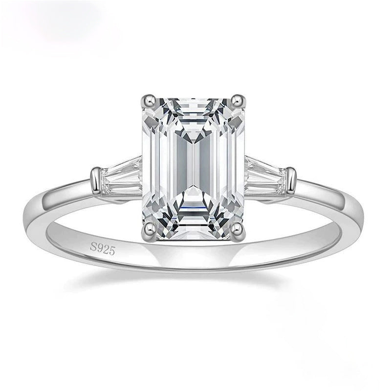 925 Silver Inlaid 3 Karat Emerald Zircon Ring