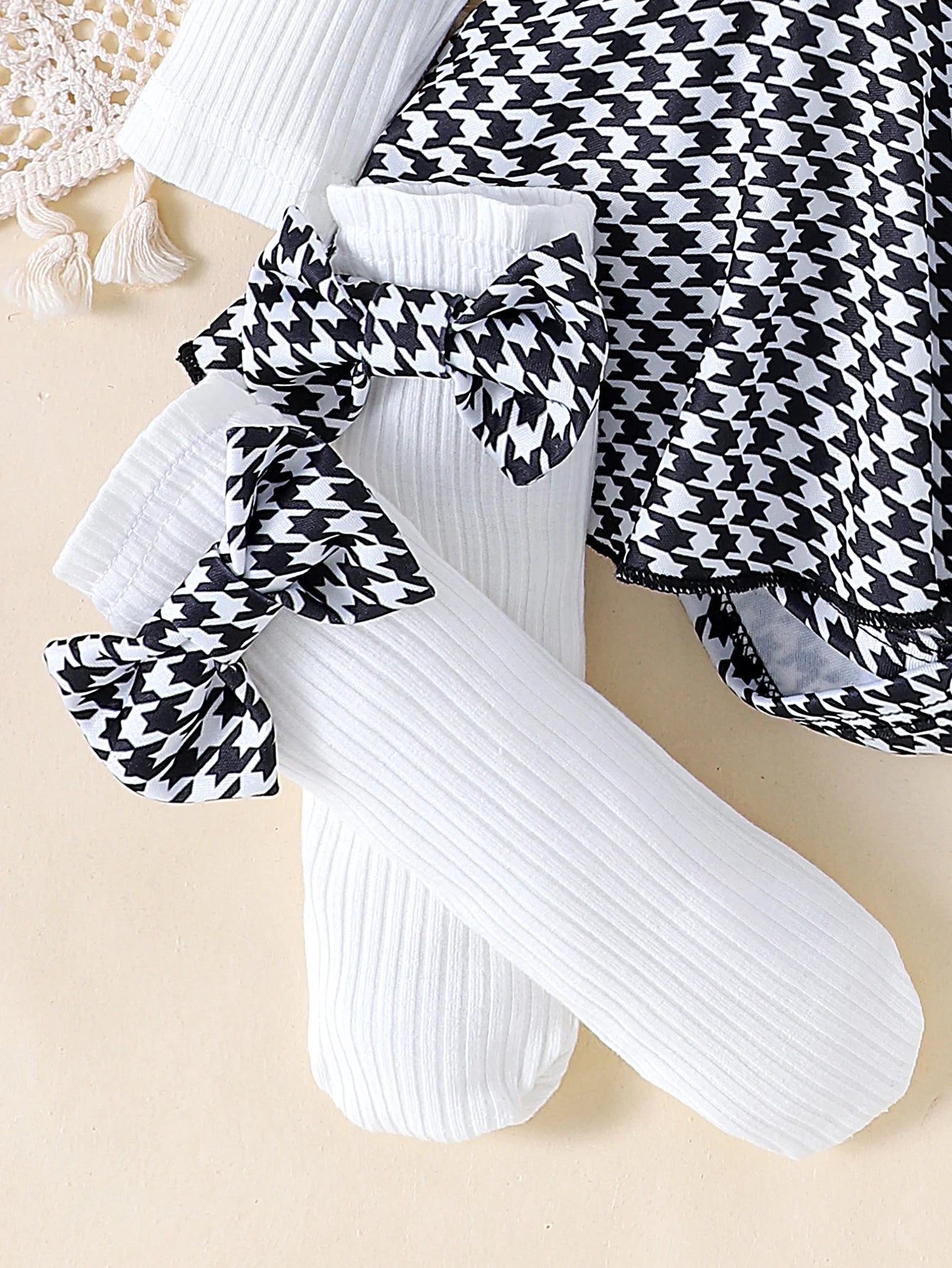 Baby Girls Aged 0-1 Years Old Have Comfortable Sweet And Cute Black Top + Houndstooth Skirt + Hair Band