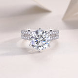 Arrange Large Diamond Rings Luxuriously And Fashionably Set With Moissanite Silver Rings