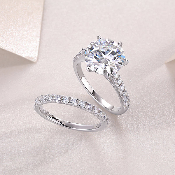 Arrange Large Diamond Rings Luxuriously And Fashionably Set With Moissanite Silver Rings