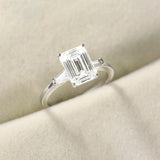 925 Silver Inlaid 3 Karat Emerald Zircon Ring